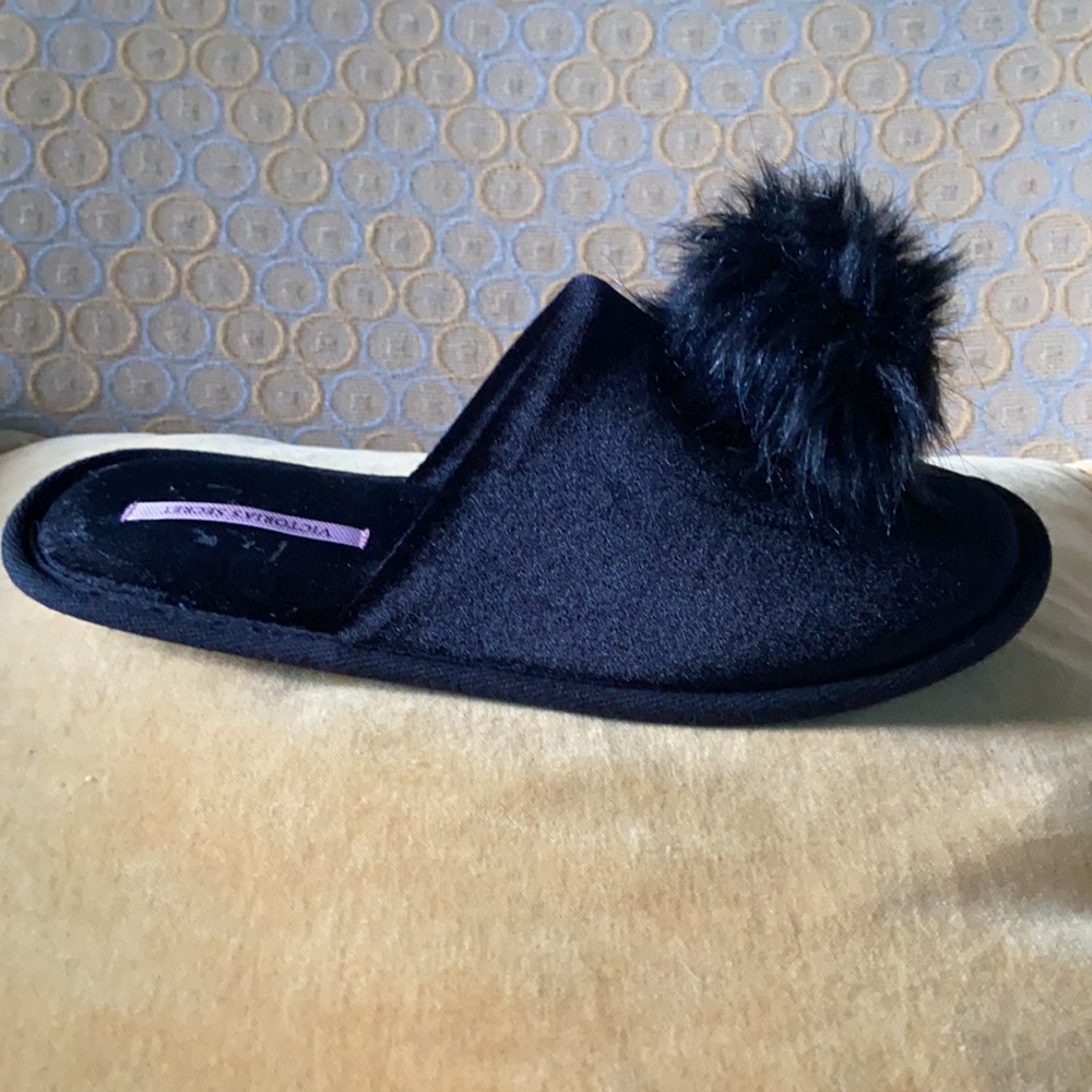 VICTORIA SECRET SLIPPERS